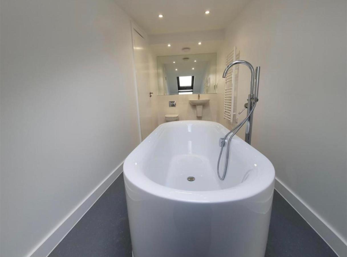 Platinum Penthouse Daire Bradford  Dış mekan fotoğraf